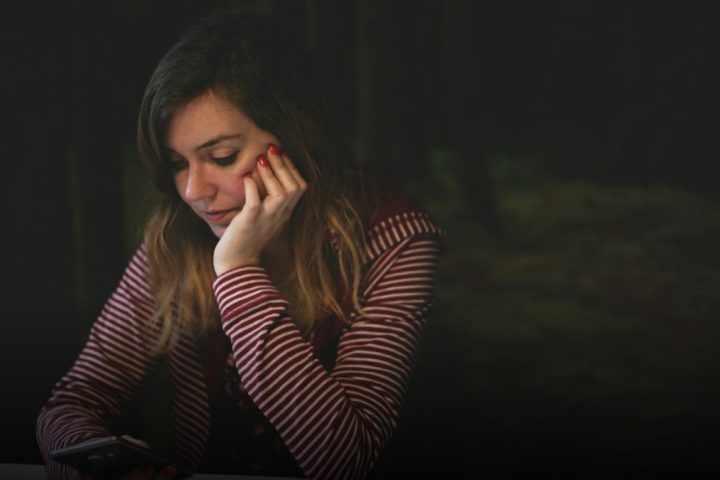 Celular hackeado? (foto: Kev Costello, Unsplash)