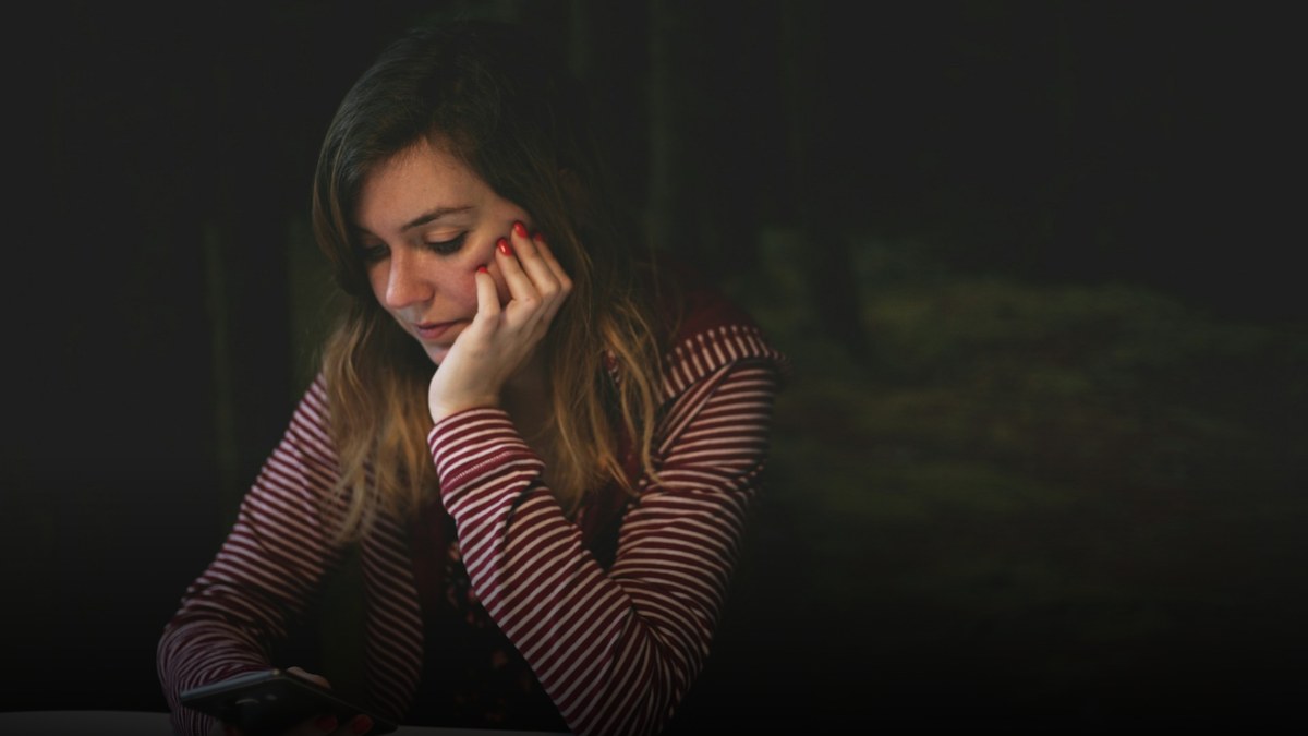 Celular hackeado? (foto: Kev Costello, Unsplash)