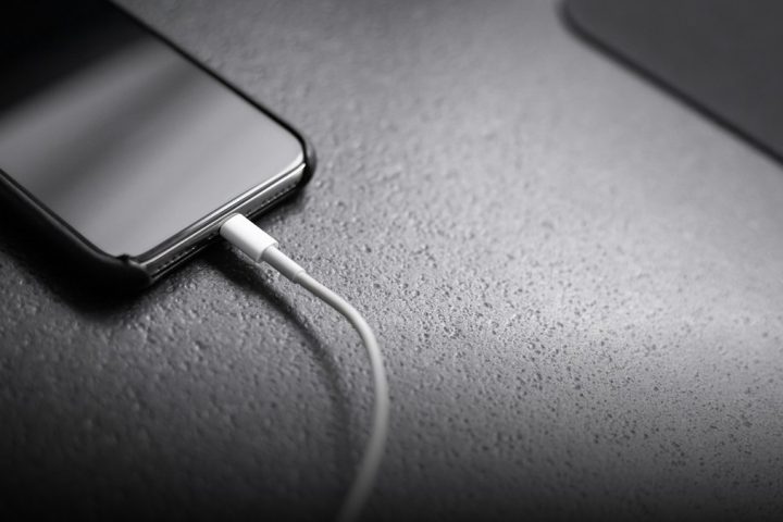 Como economizar bateria do celular (foto: Andreas Haslinger, Unsplash)