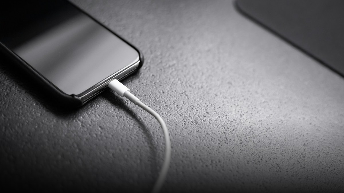 Como economizar bateria do celular (foto: Andreas Haslinger, Unsplash)