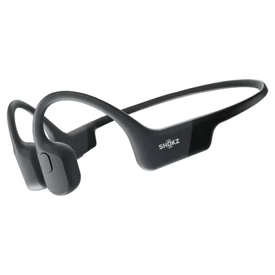 Fone de condução óssea Shokz OpenRun preto com haste que passa atrás da cabeça