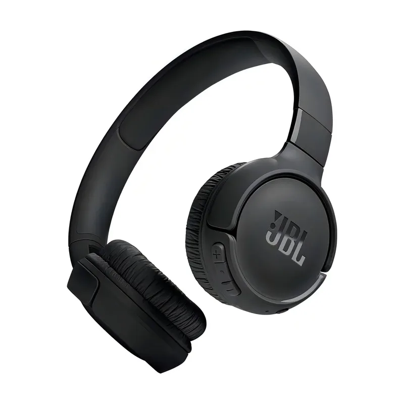 Headphone JBL Tune 520BT preto visto de lado, com as almofadas apoiadas sobre a orelha