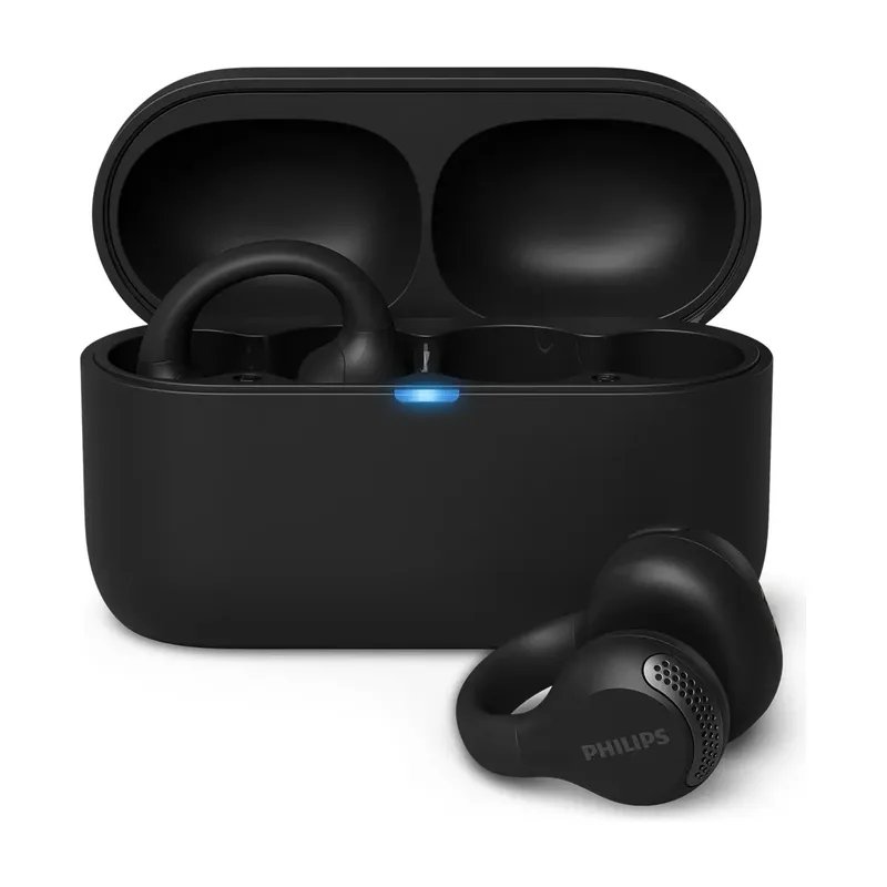 Fone aberto Philips TAQ2000 preto, em formato de clipe de orelha, ao lado do estojo de carregamento aberto