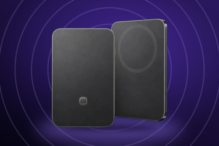 Power bank Xiaomi UltraThin Magnetic preto, de frente e de costas, sobre fundo roxo com anéis