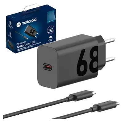 Carregador Motorola TurboPower 68 com a caixa e o cabo USB-C